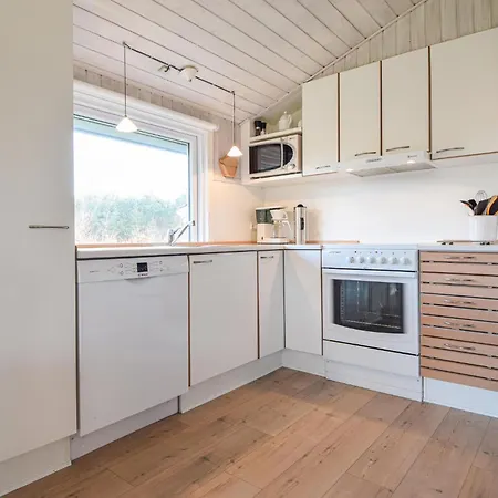Дом отдыха Stunning Home In Blavand With Sauna